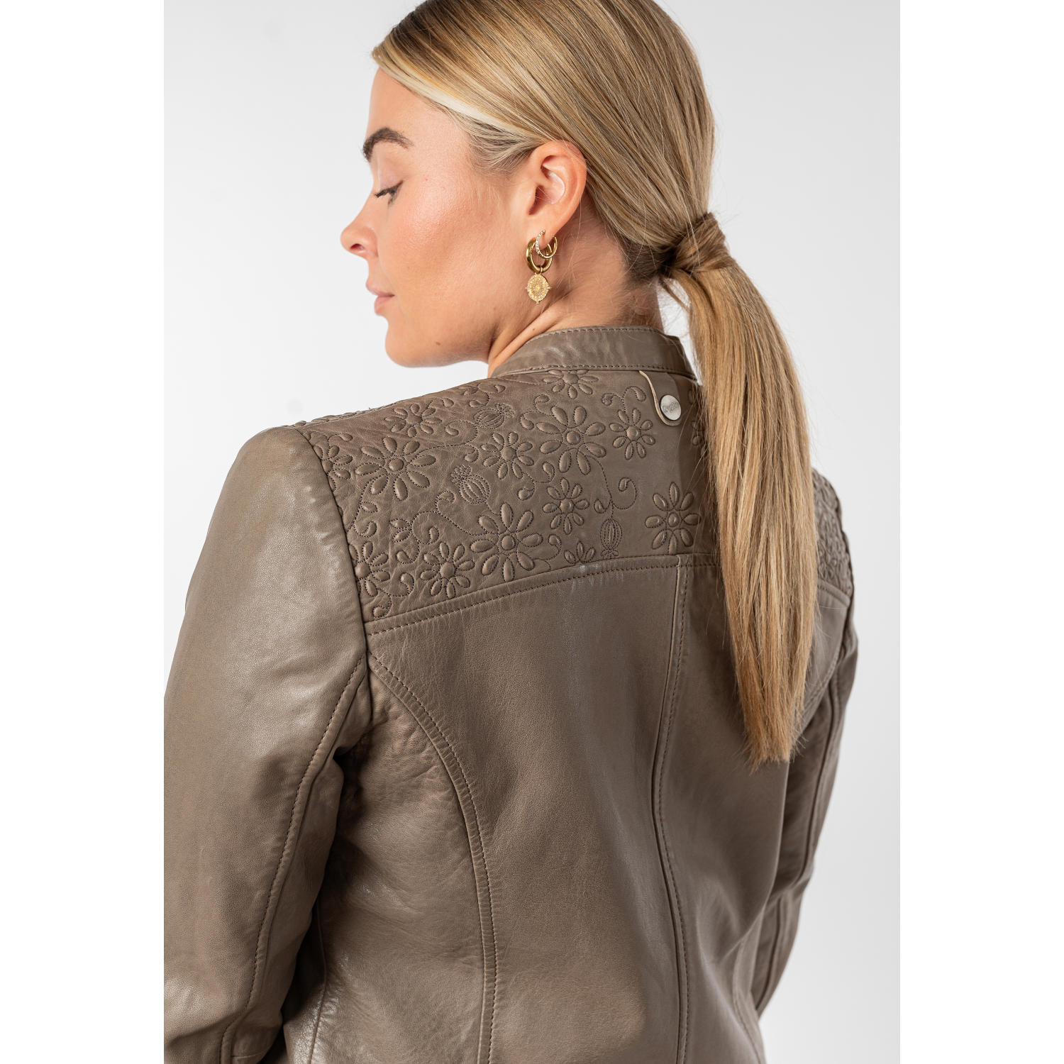 Kurtka skórzana damska Mauritius brązowa MWMabou – Kurtki skórzane